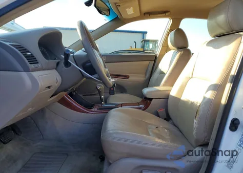 2004 Toyota Camry Le z USA, uszkodzony, nr VIN 4T1BE32K02U024705